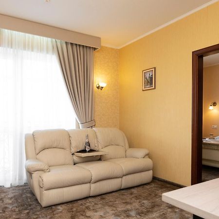Status Hotel Malekhuv Esterno foto