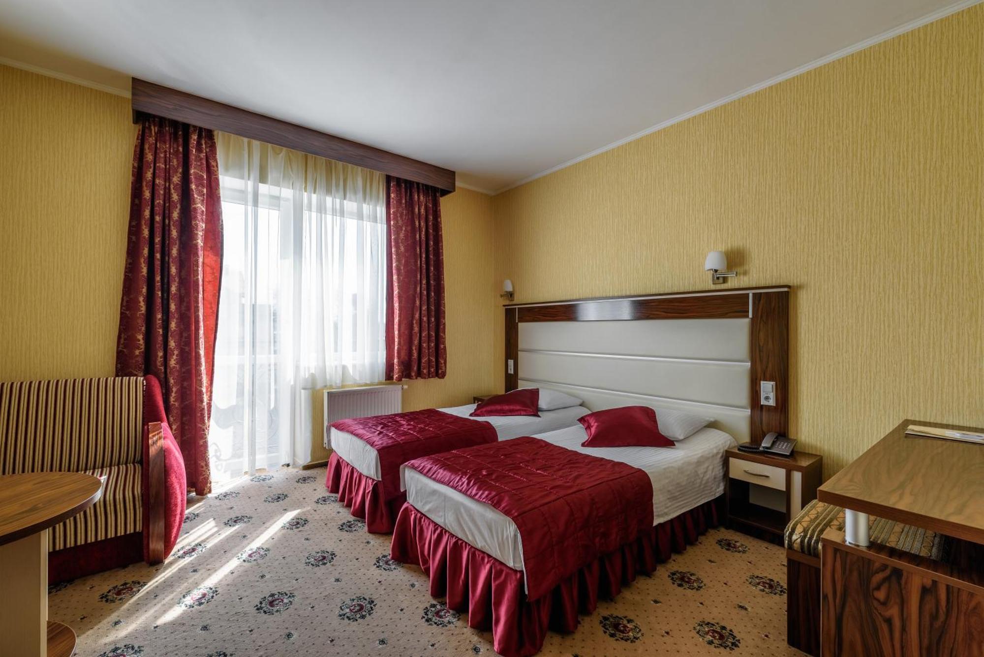 Status Hotel Malekhuv Esterno foto