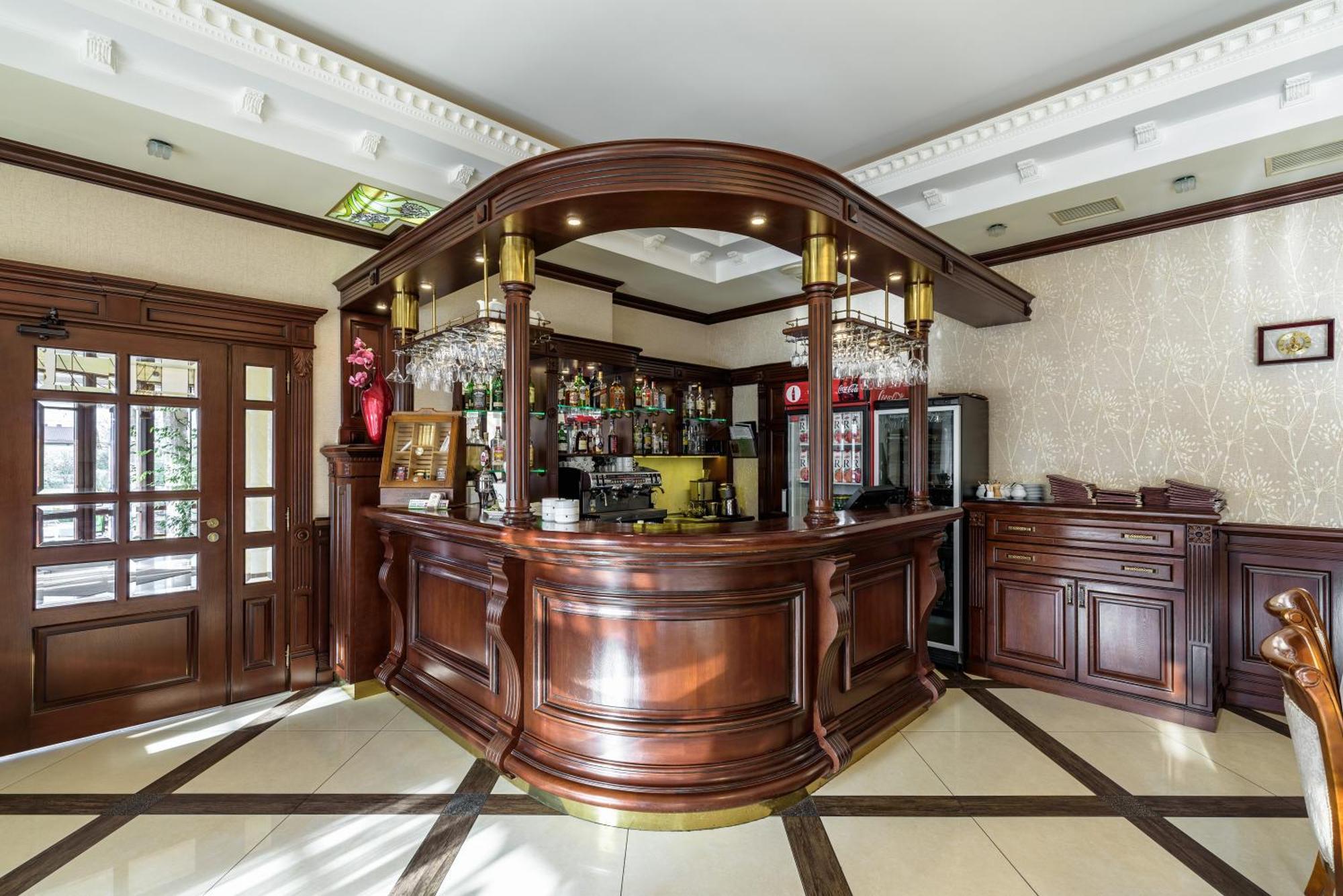 Status Hotel Malekhuv Esterno foto
