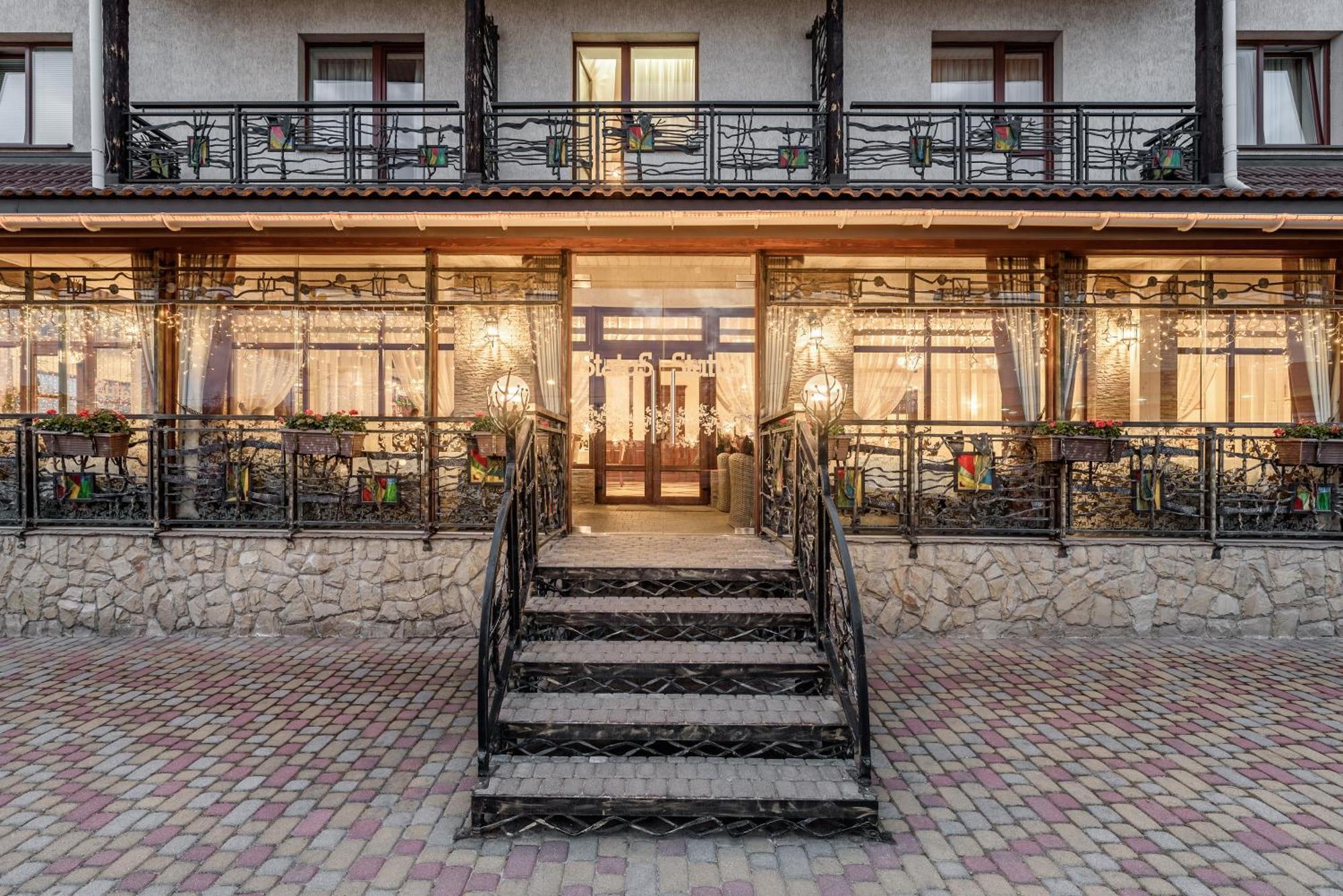 Status Hotel Malekhuv Esterno foto