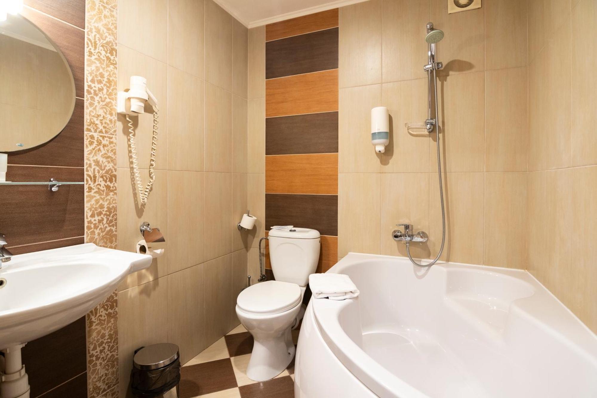 Status Hotel Malekhuv Esterno foto