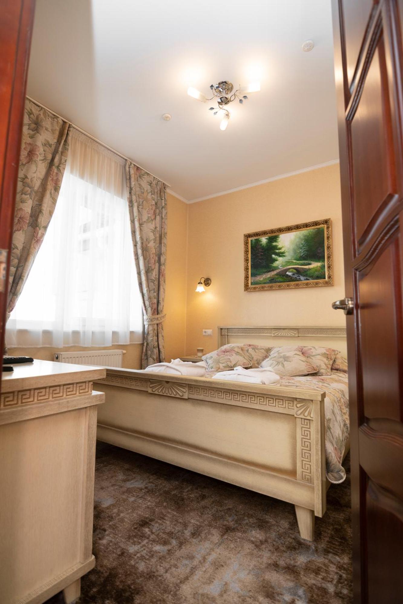Status Hotel Malekhuv Esterno foto