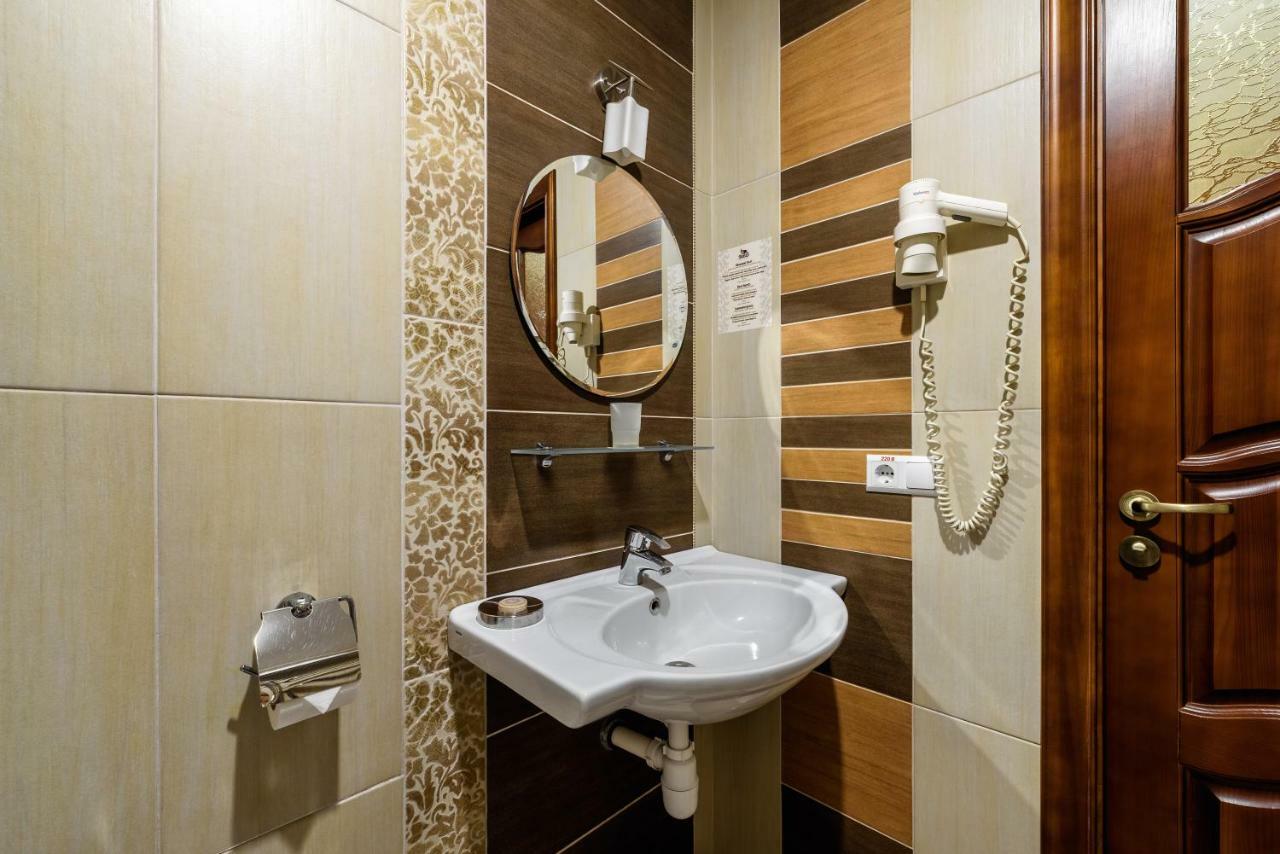 Status Hotel Malekhuv Esterno foto