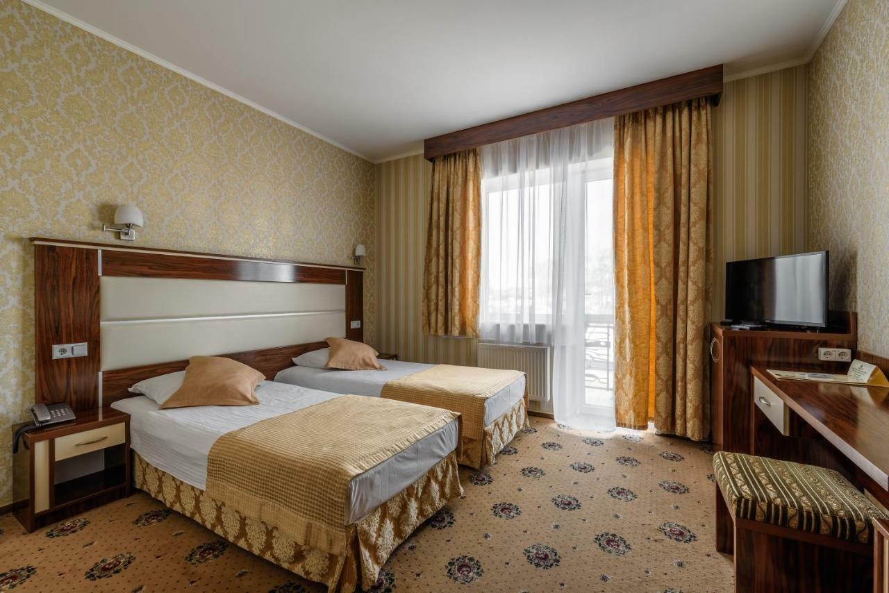 Status Hotel Malekhuv Esterno foto