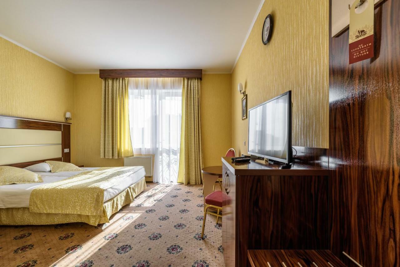 Status Hotel Malekhuv Esterno foto