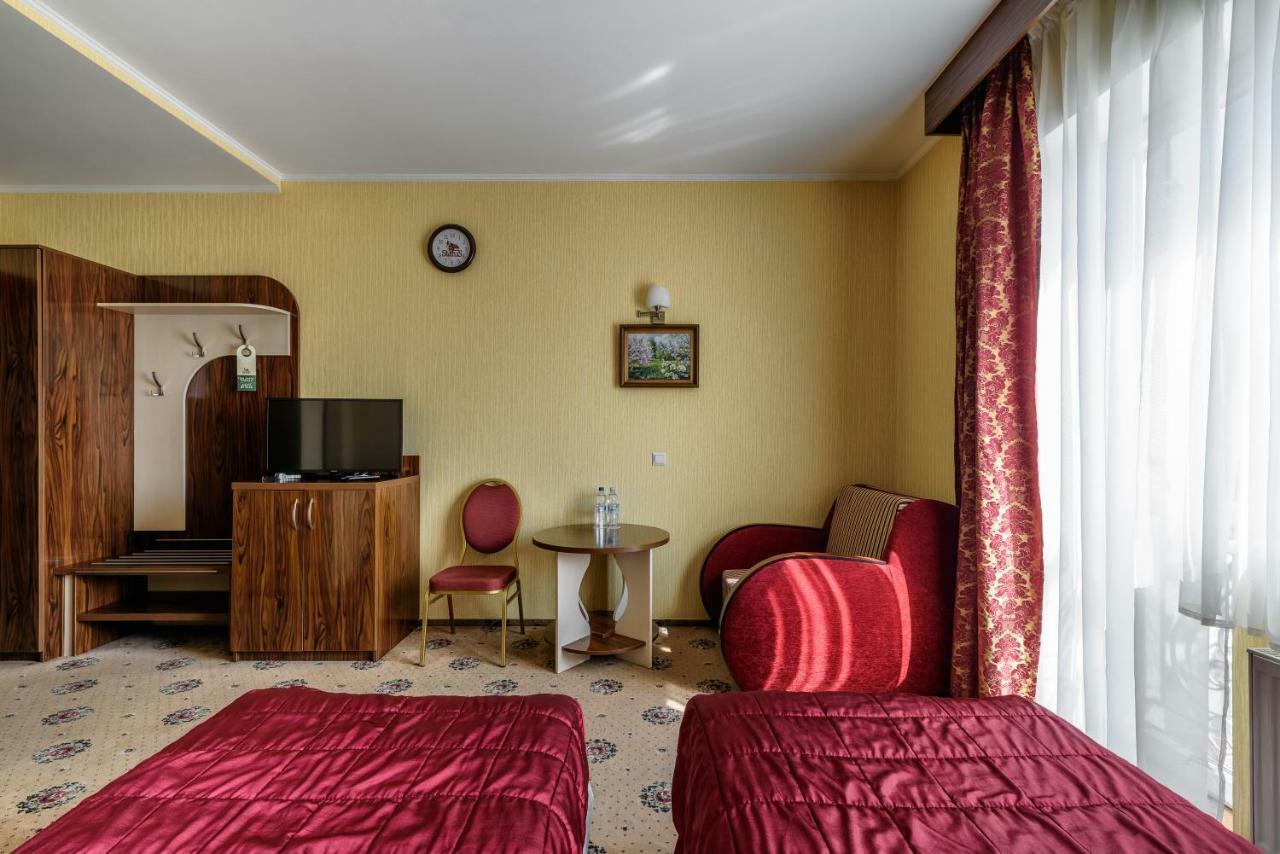 Status Hotel Malekhuv Esterno foto