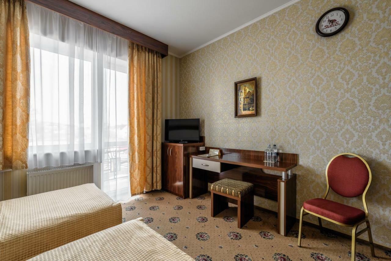 Status Hotel Malekhuv Esterno foto