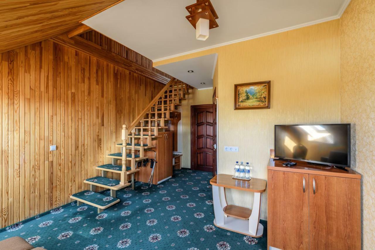 Status Hotel Malekhuv Esterno foto
