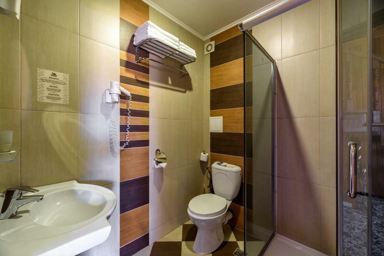 Status Hotel Malekhuv Esterno foto