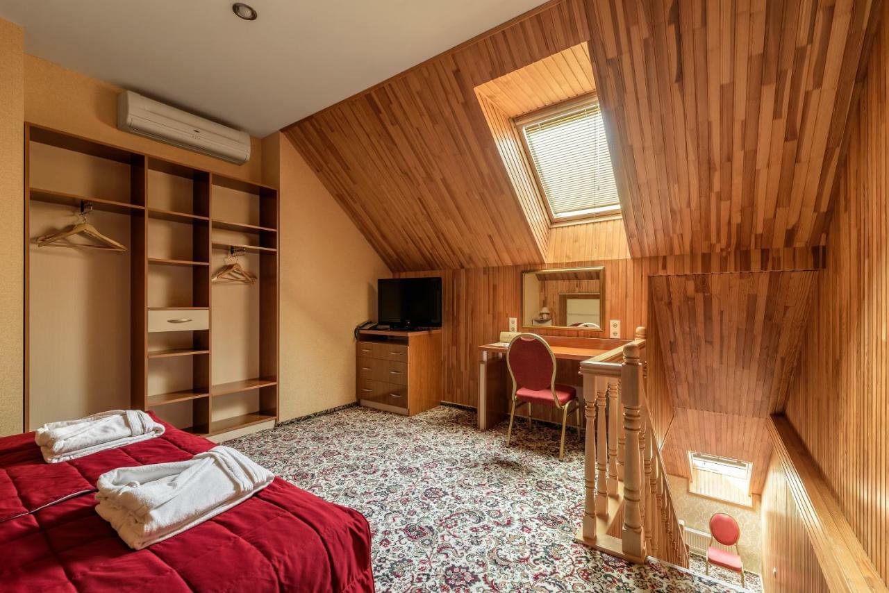 Status Hotel Malekhuv Esterno foto