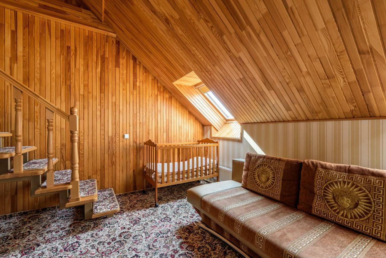 Status Hotel Malekhuv Esterno foto